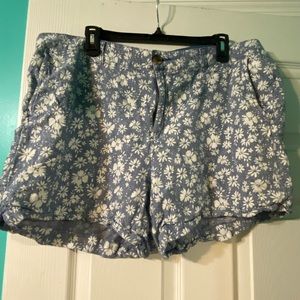 Old Navy floral everyday shorts; Size 16